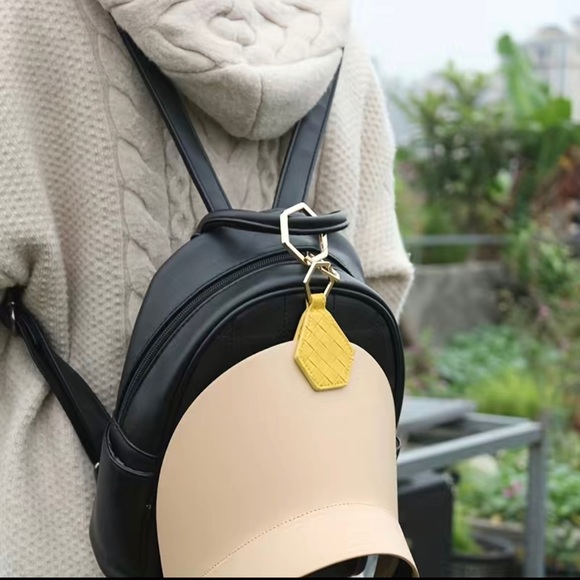 1 pc Pineapple strong magnetic hat clip - Picture 5 of 5